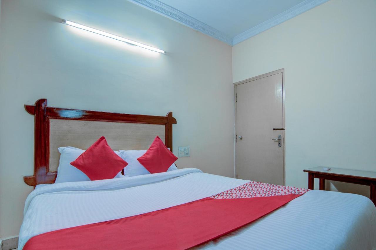 Oyo Hotel Lakshmi Paradise Вишакхапатнам Экстерьер фото