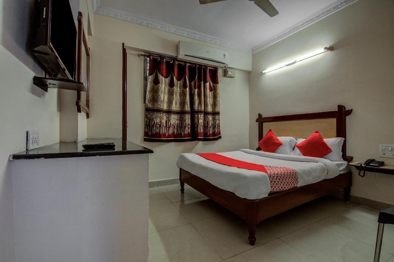 Oyo Hotel Lakshmi Paradise Вишакхапатнам Экстерьер фото